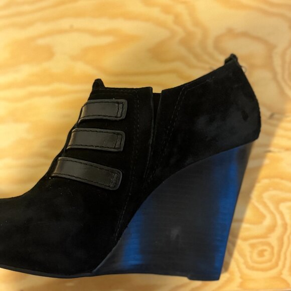 Tory Burch Gabrielle Buckle Suede Wedge Booties Size 6 - Picture 8 of 8